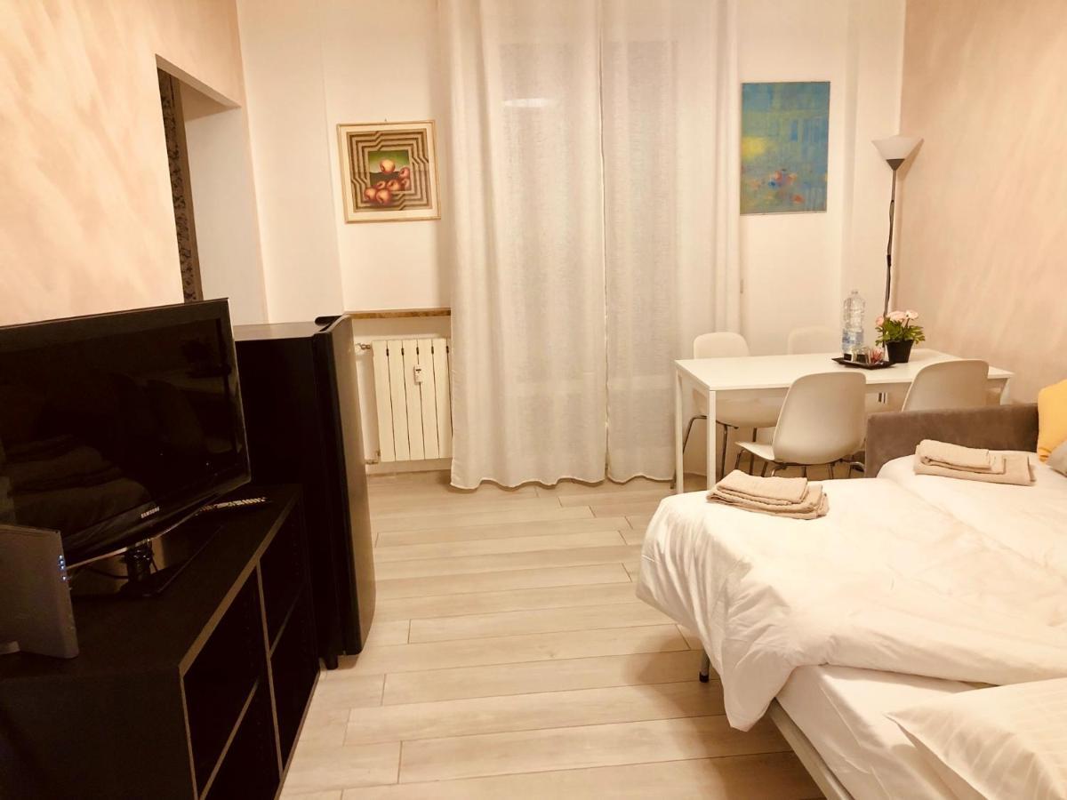 Lovely 2 Room Apartment With Small Garden 밀라노 외부 사진